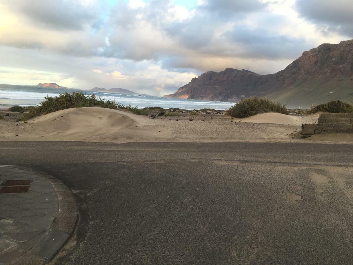 Apartment in Famara Beach Teguise  Bagian luar foto